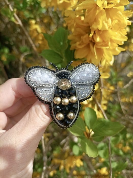 Ръчноизработени брошки с мъниста