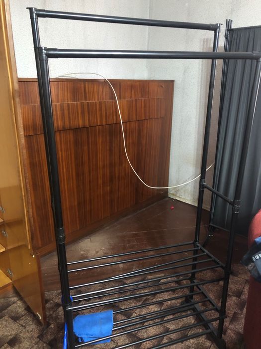 Мобилна закачалка за дрехи