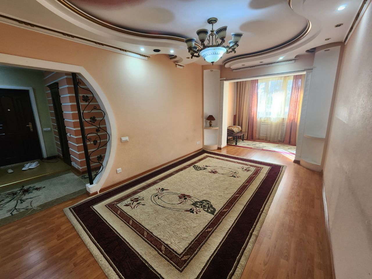 Продаётся квартира Юнусабад 12 2/2/4