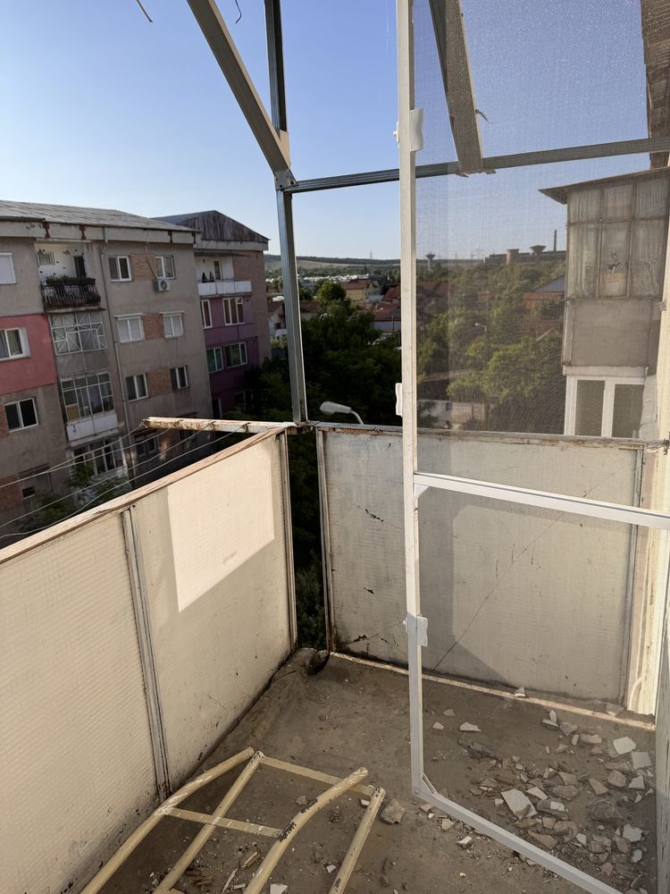 Vand apartament cu 2 camere