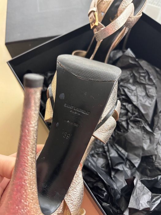 Сандали на висок ток