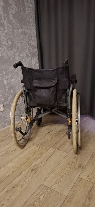 Продам инвалидную коляску