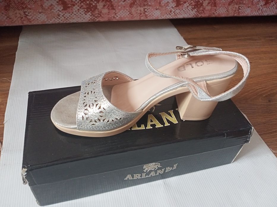 Продам женские туфли, размер 38-39