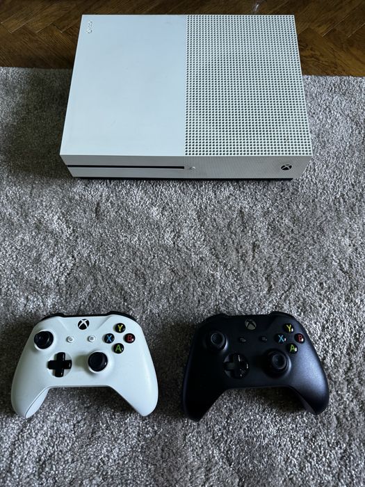 XBox One S 512 GB+2 Controllere+13 Jocuri.