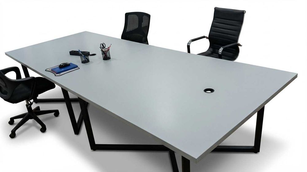 Ofis stoli – 120×155 sm, balandligi 75 sm, ideal holatda