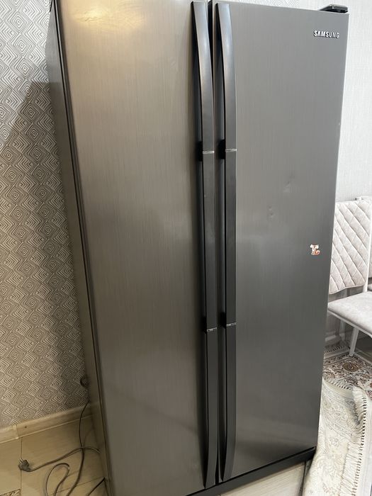 Холодильник Samsung RS20NCL5/BWT