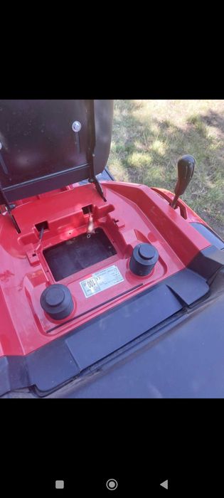 Vand tractoras de tuns gazon/ iarba