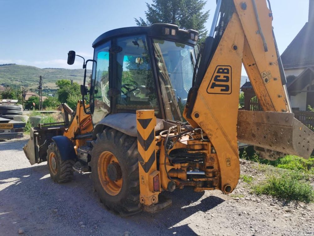 De inchiriat buldoexcavator JCB 3cx si miniexcavator Bobcat