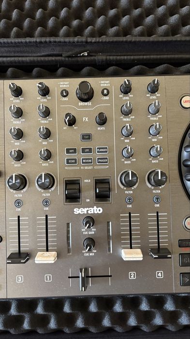 Vand consola Dj Numark NS4FX