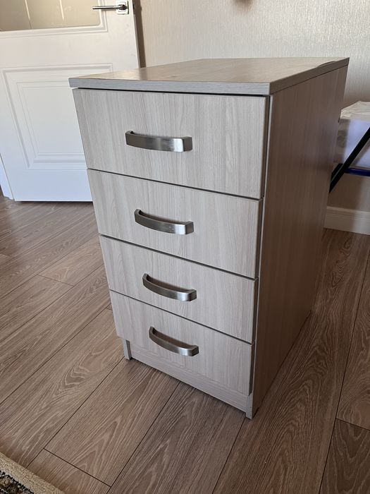 Продам тумбочку.