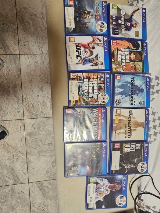 Плейстейшън 4 с 5 джоестика