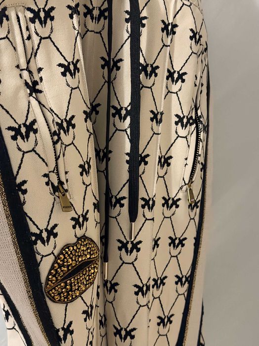 Екип на марката PINKO