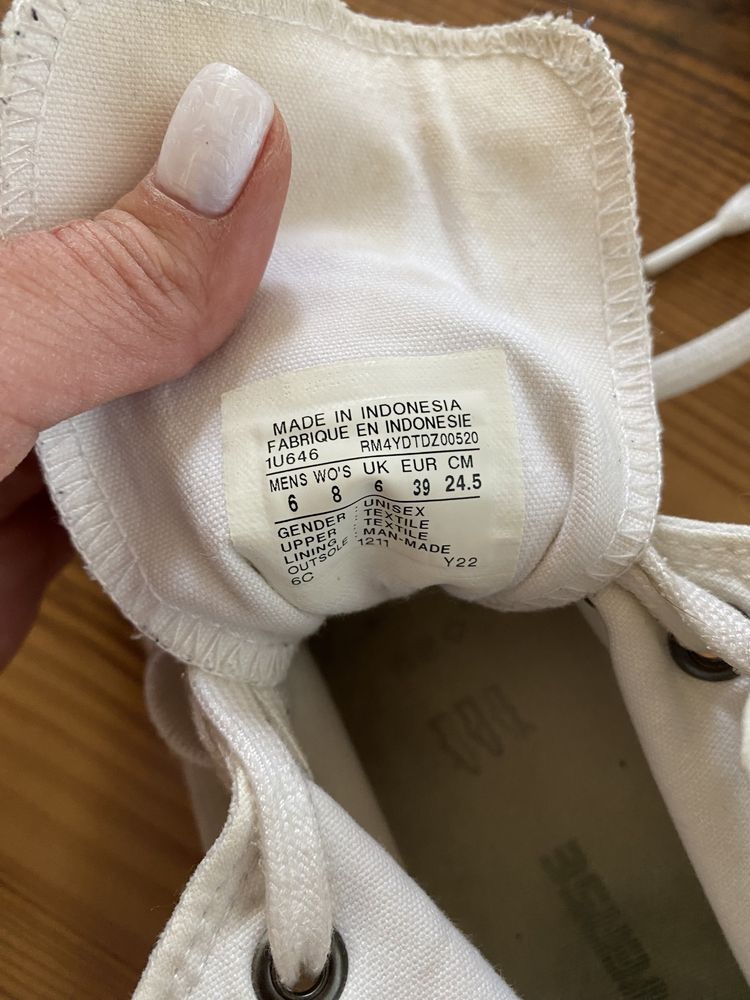 2чифта кецове на марката Converse