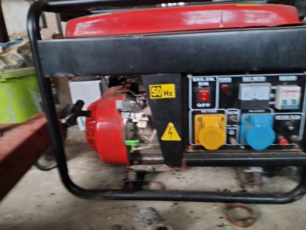 Vând generator electric 110v și 220