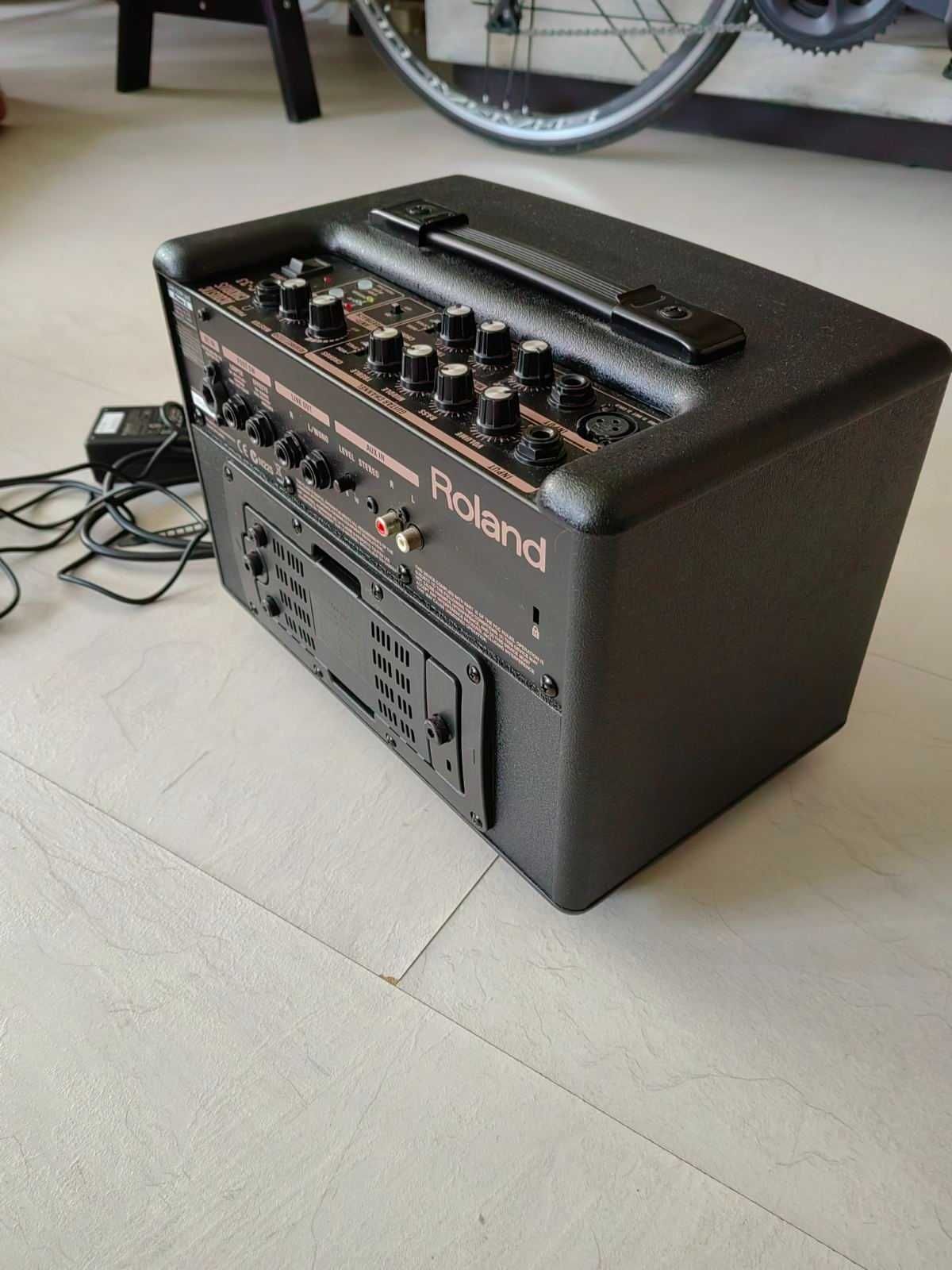 Roland AC 33 Комбо усилвател за електро-акустична китара