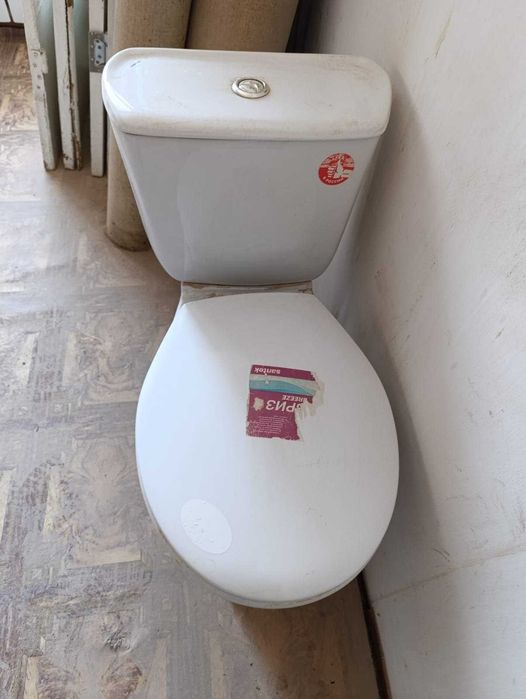 Унитаз Санфаянсевый