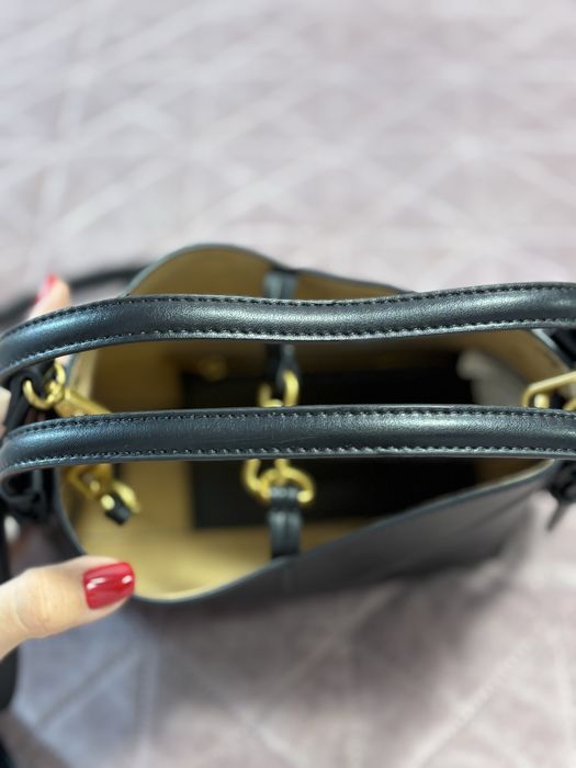 Черна чанта Zara