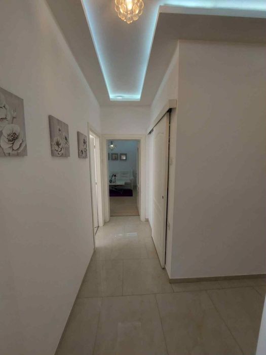 Дава се под наем Тристаен апартамент в София, Център - 68 кв.м за 796.62 € - Снимка #13