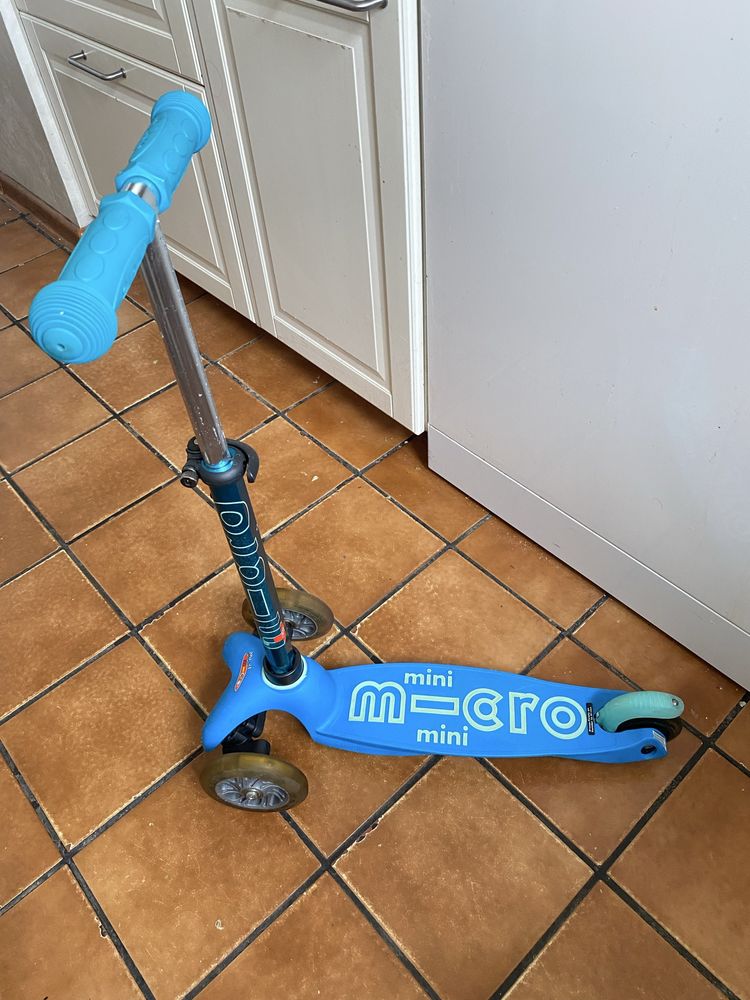 Тротинетка Mini Micro Deluxe Magic LED+   резервна задна гума