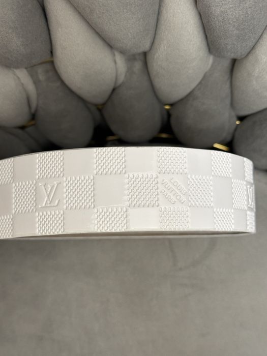 Curea Louis Vuitton albă