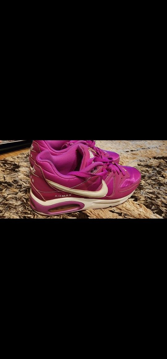Кроссовки 39 рр Nike Air Max оригинал состояние отличное