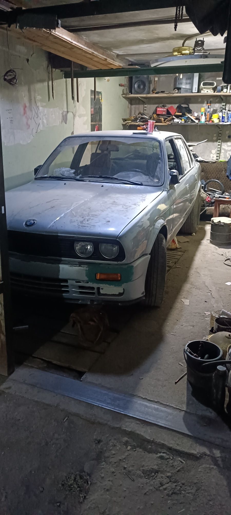 BMW- E30 вторая позиция