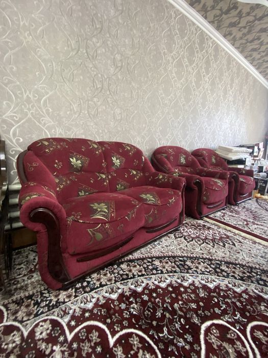 Продается мягкая мебель диван с креслами