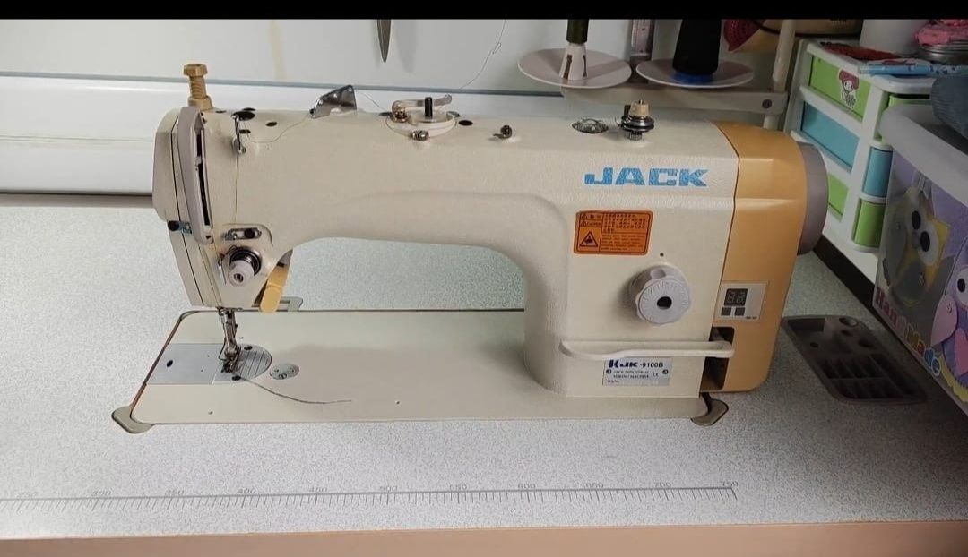 Швейная машина JACK