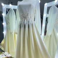 Платье: цвета айвори , цена 7000