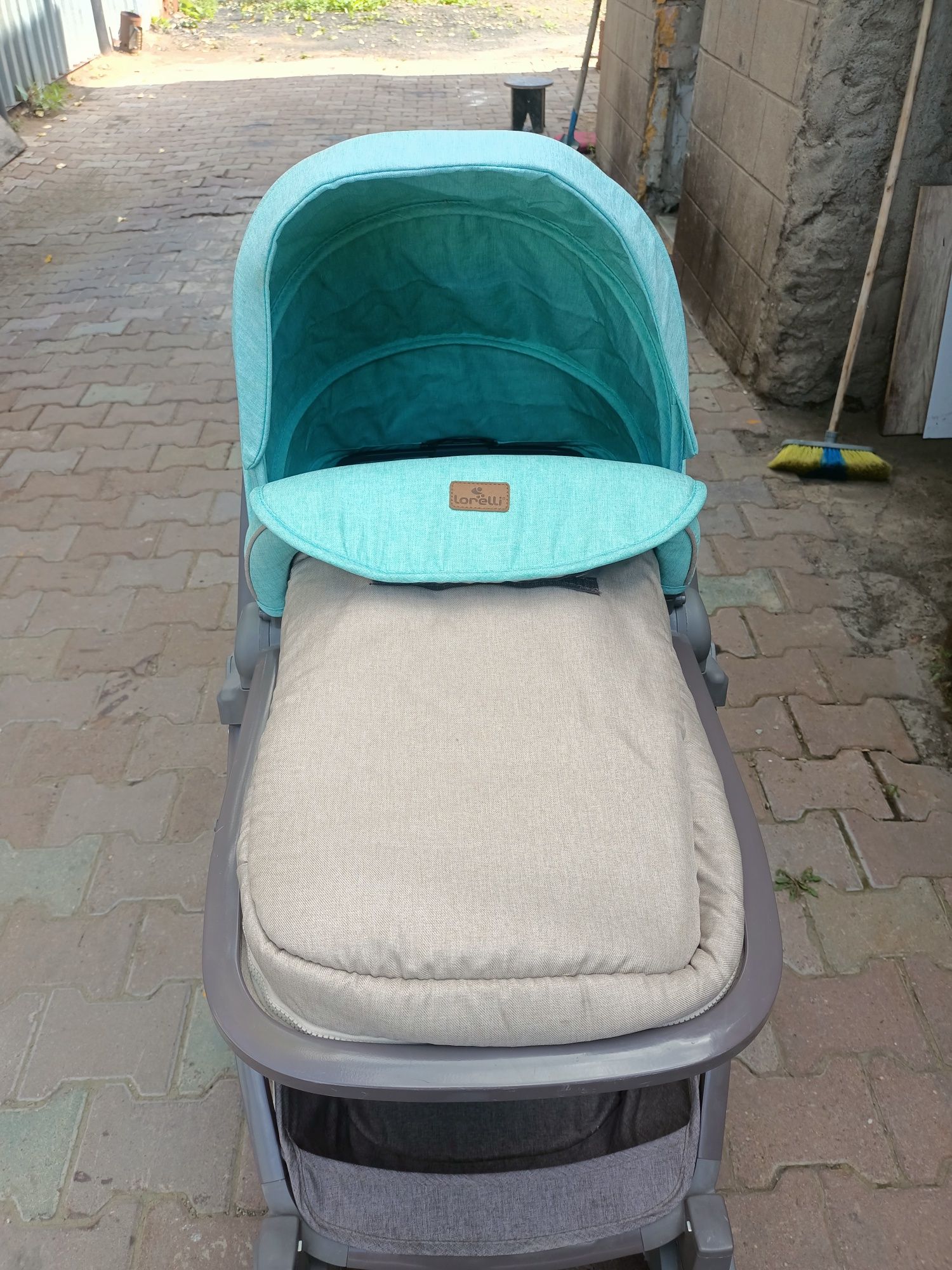 Продам детскую зимнюю коляску фирма Lorelly