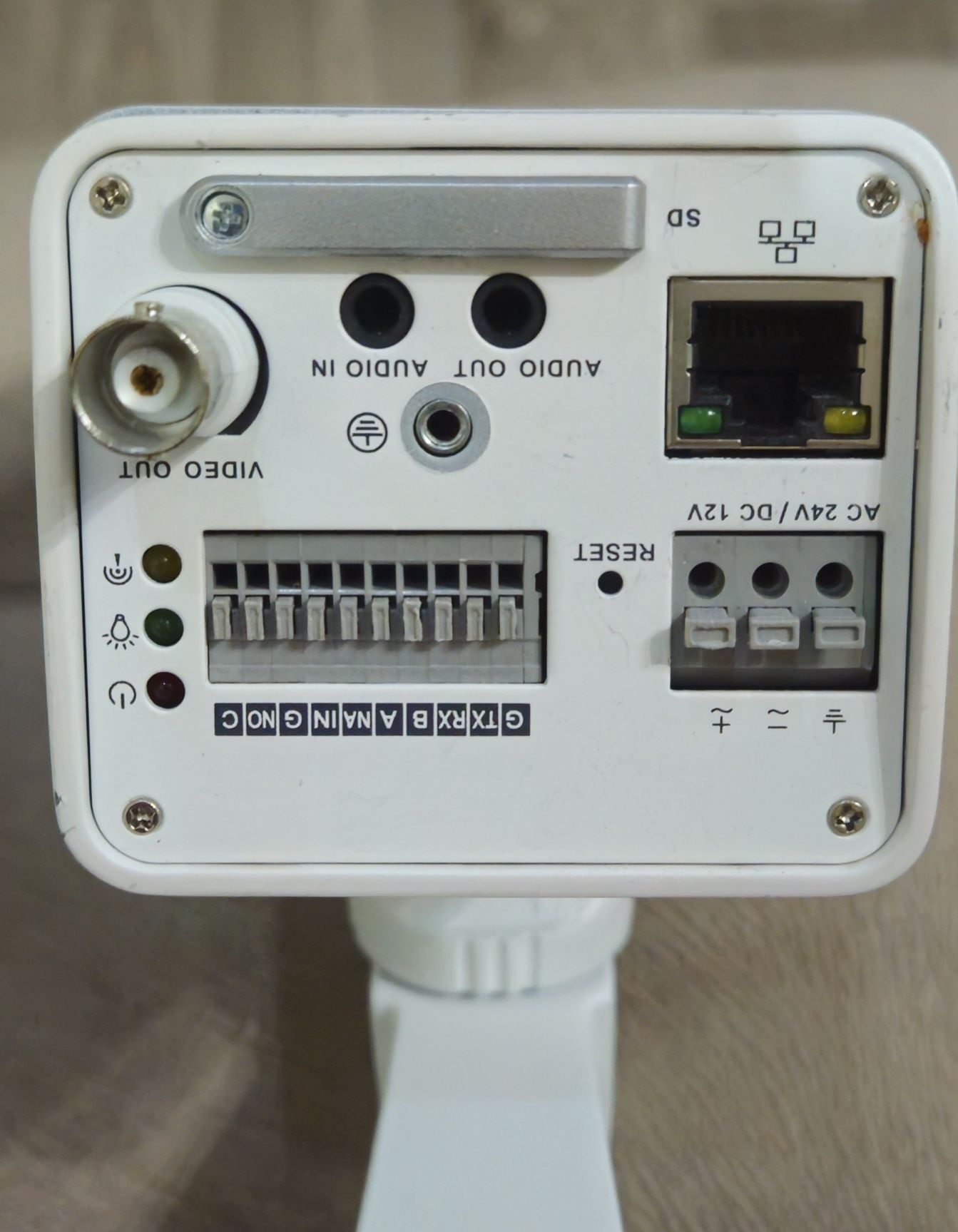 Dahua DH-IPC-HF3200P Видеокамера IP POE