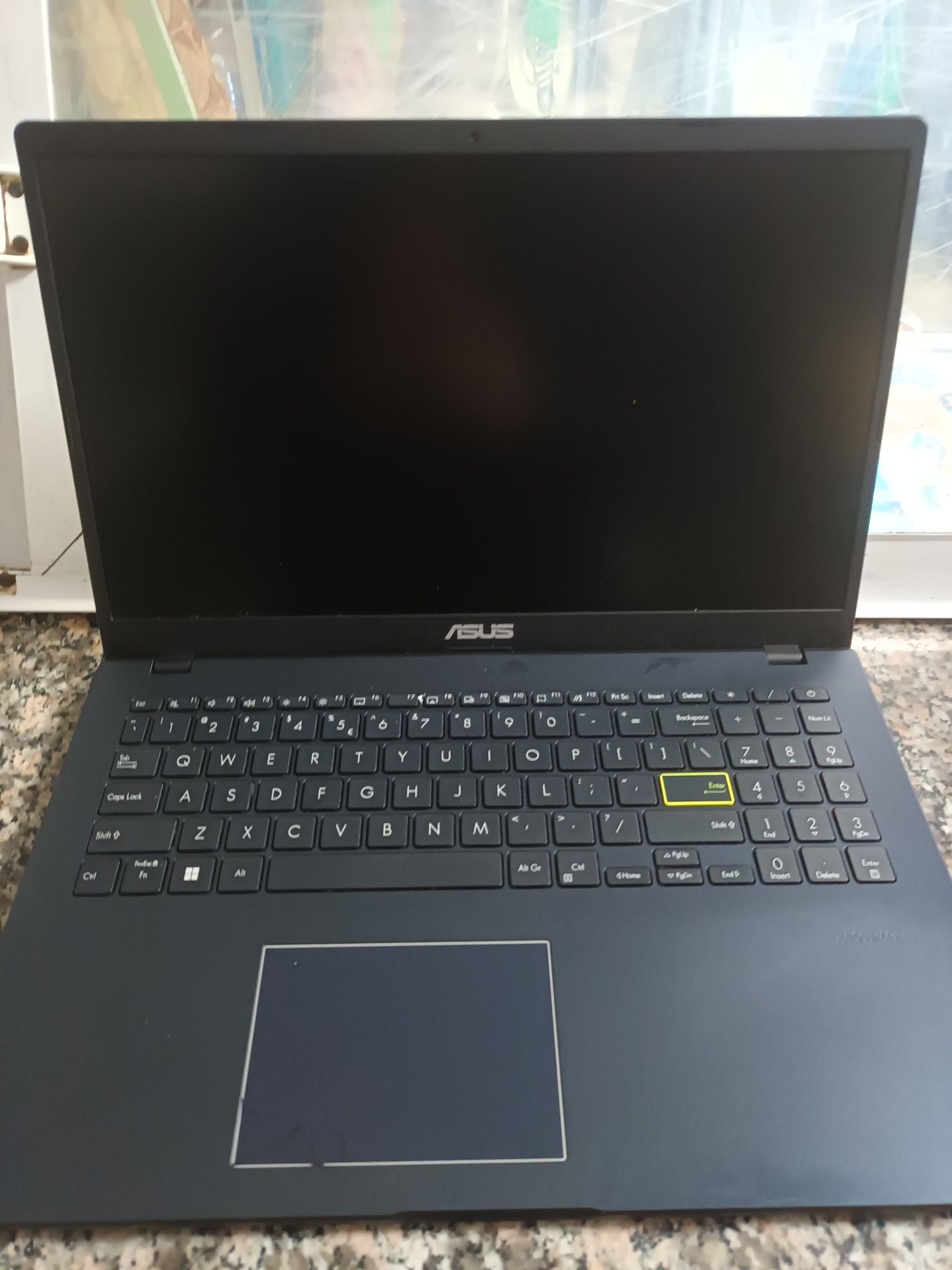 Vand laptop Asus E510m