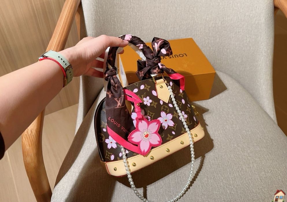 Geanta Louis vuitton muraki alma pe stoc