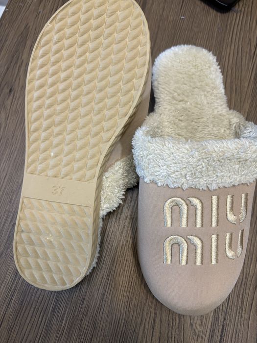 Papuci dama ugg sau MiuMiu