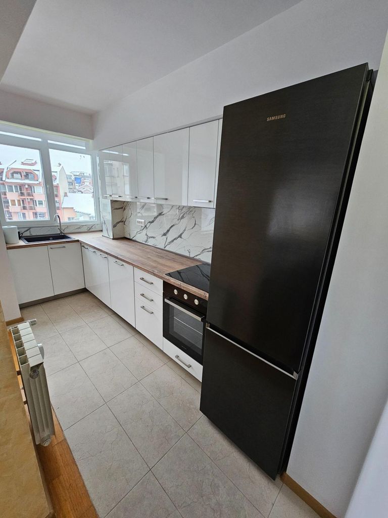 Дава се под наем Тристаен апартамент в Пловдив, Кършияка - 140 кв.м за 1000 € - Снимка #2