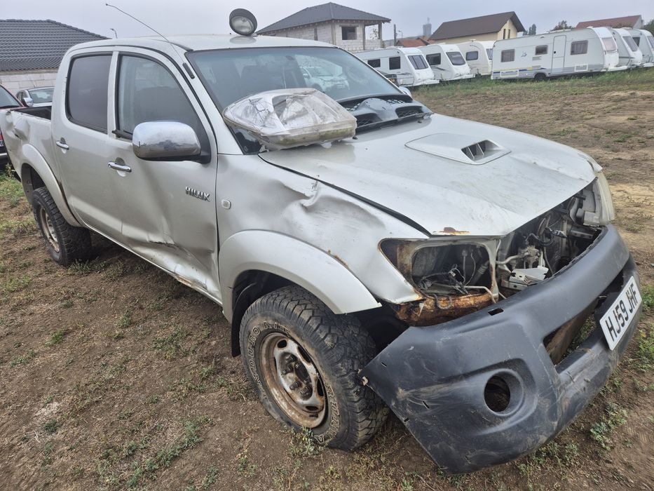 Toyota Hilux 2.5 Manuala 2010 volan dreapta avariata