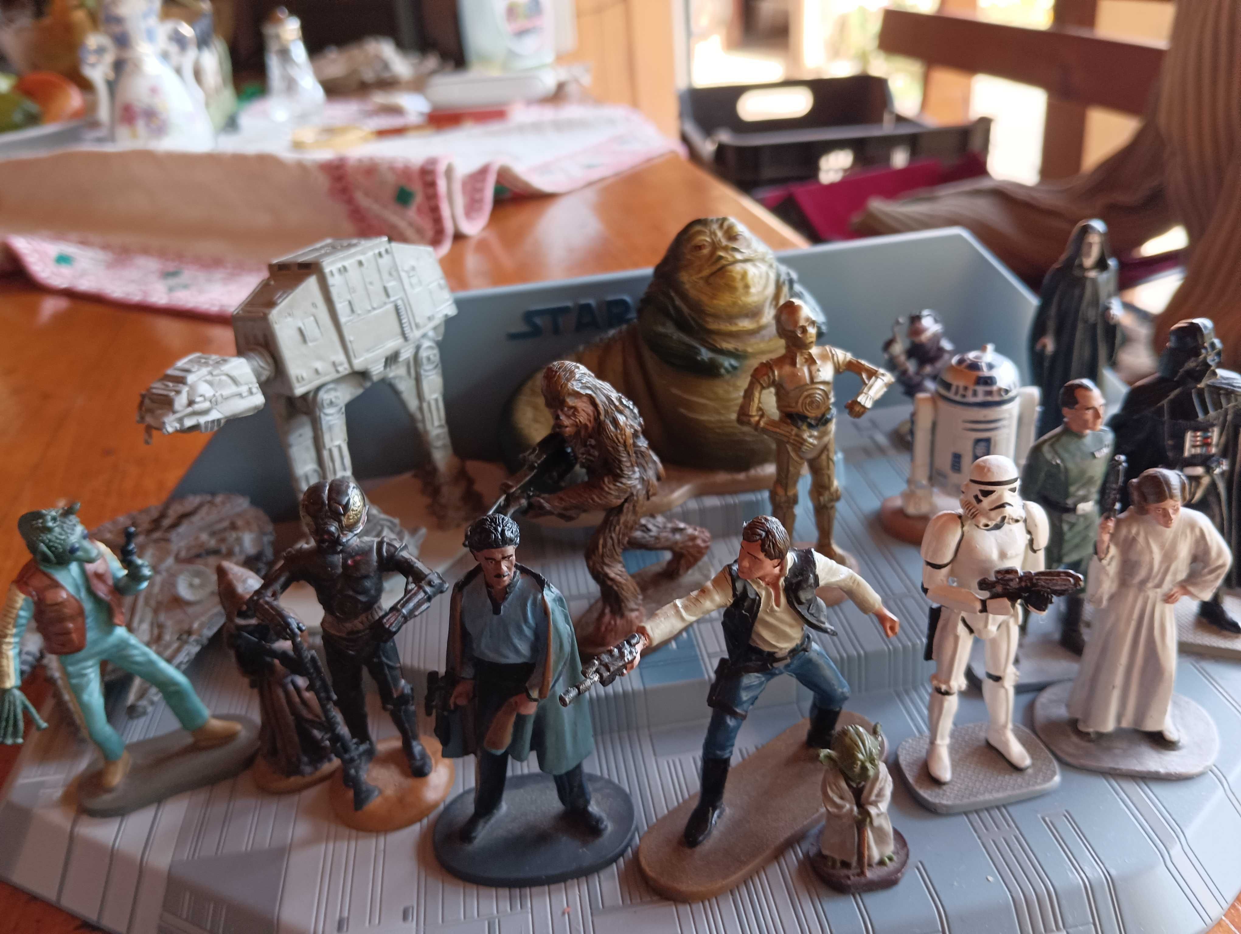 STAR WARS оловни фигури 58 бр.+3 поставки+4 бр. фигури за залепване
