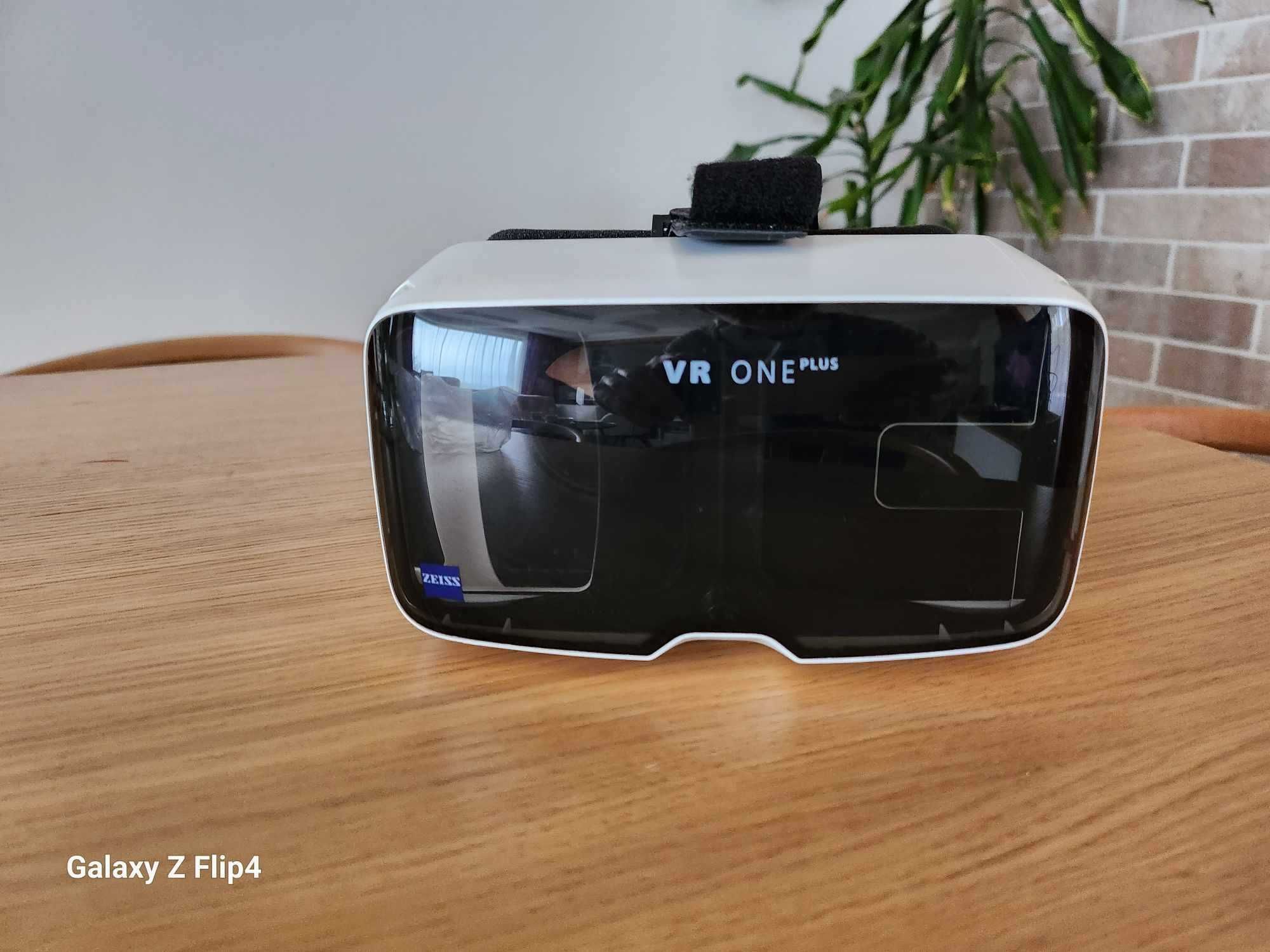Oчила за виртуална реалност Zeiss VR ONE PLUS