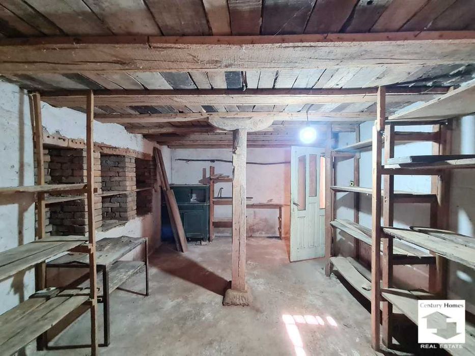 140329 Къща с равен двор и кладенец, в добро състояние, в с. Дъскот