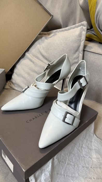 Туфли Charles & Keith 39 р