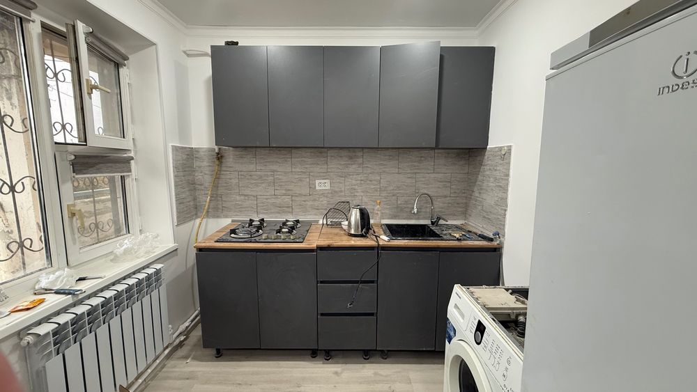 Кухонный гарнитур с раковиной