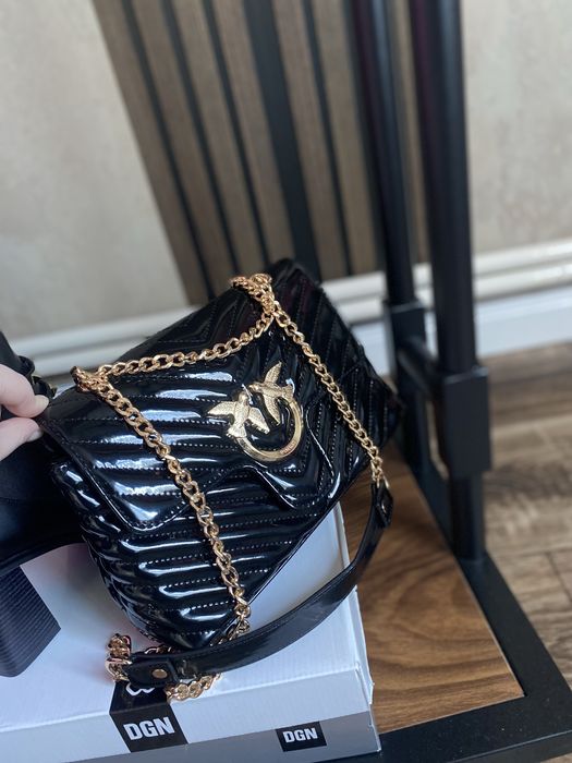 Pinko, кожата е като естествена. Лак