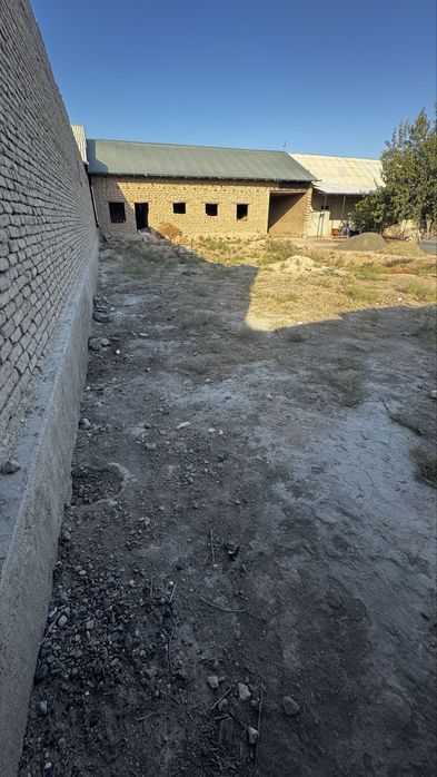 Участка сотилади ( аэропротда, хавоси тоза ва тинч жойда )