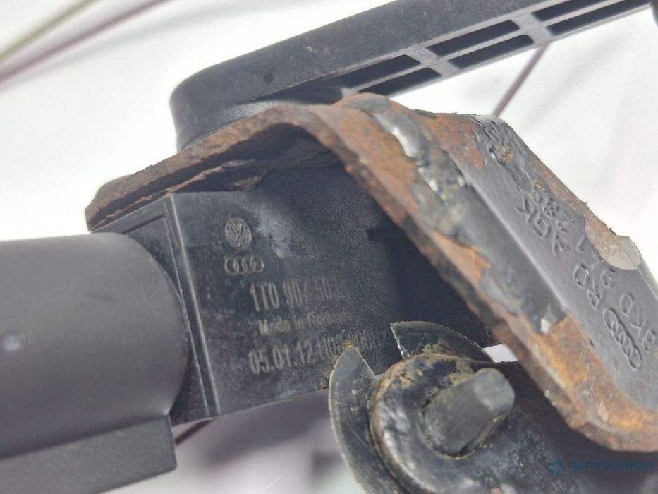 Senzor de nivel faruri stanga fata AUDI A4 IV Avant 8K5, B8 2007 - 2015 TDI CAGA, CJCA, CMEA, CMFA 8K0941285P , 1T0907503A