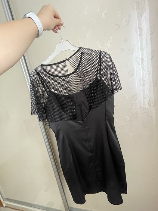 Продаи платье нарядное новое