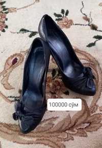 Женские чёрные туфли