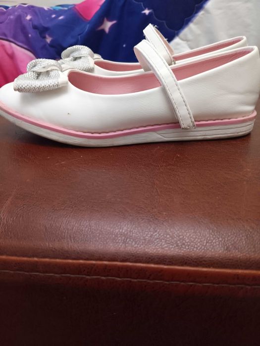 Бели  официални обувки