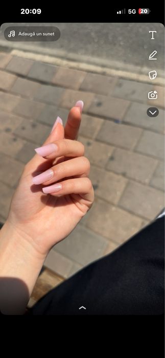 Unghii cu gel si semi