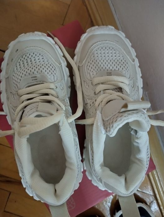 Încălțăminte sport impecabili mărime 28