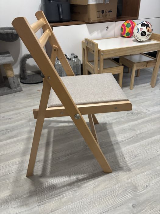 Scaun lemn pliabil ( utilizat)  2 bucati